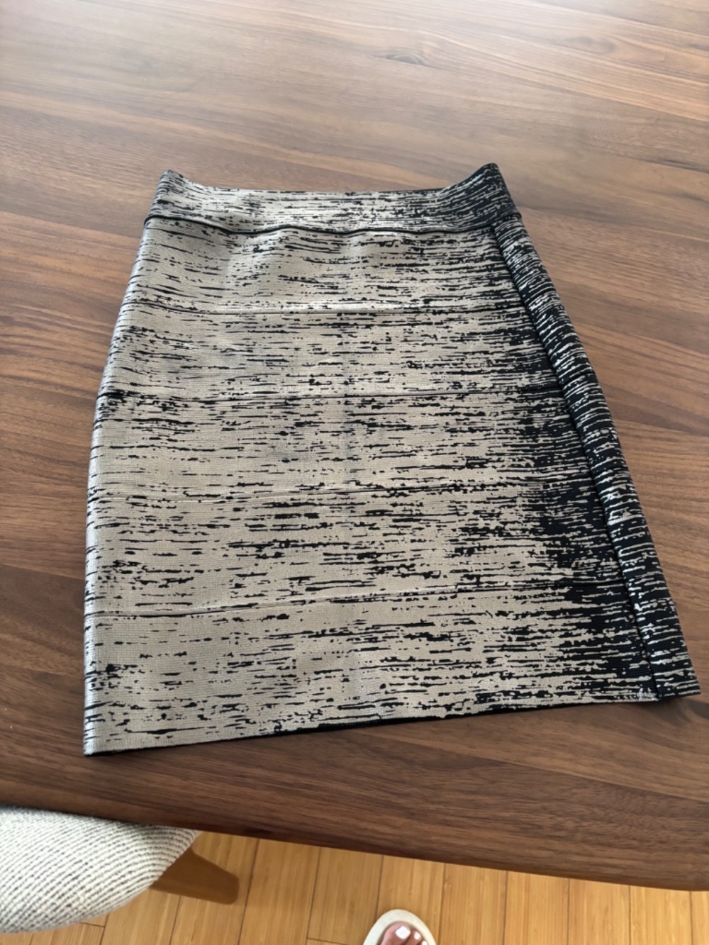 BCBG Max Azria silver /black  metallic  miniskirt, XS
